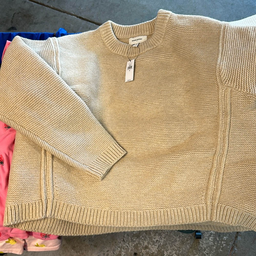 Banana Republic Women's beige Crew Neck Sweater